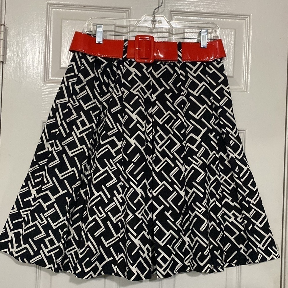 Larry Levine Pleated Skirt Geometric Pattern Red Belt